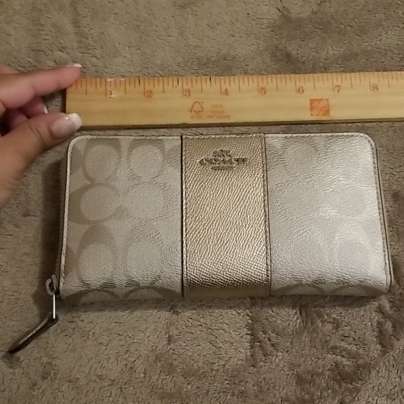 Coach Wallet - Picture 4 of 9